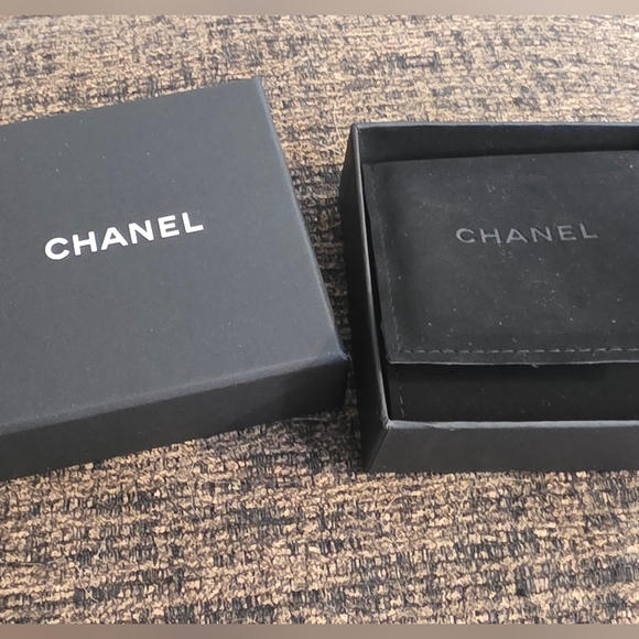 COA CHANEL Silver and Crystal Logo Earrings - Picture 9 of 10